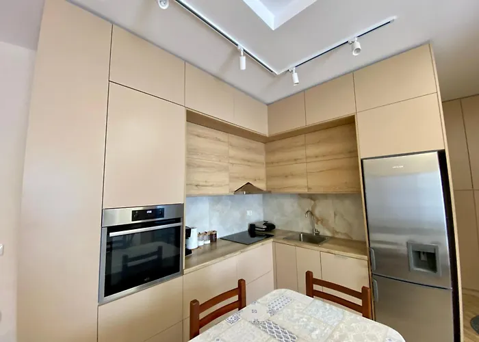 George Luxury Vlorë