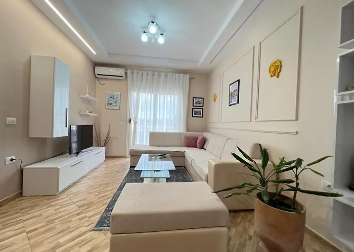 George Luxury * Vlorë