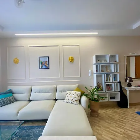 George Luxury Vlorë