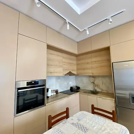 George Luxury Vlorë